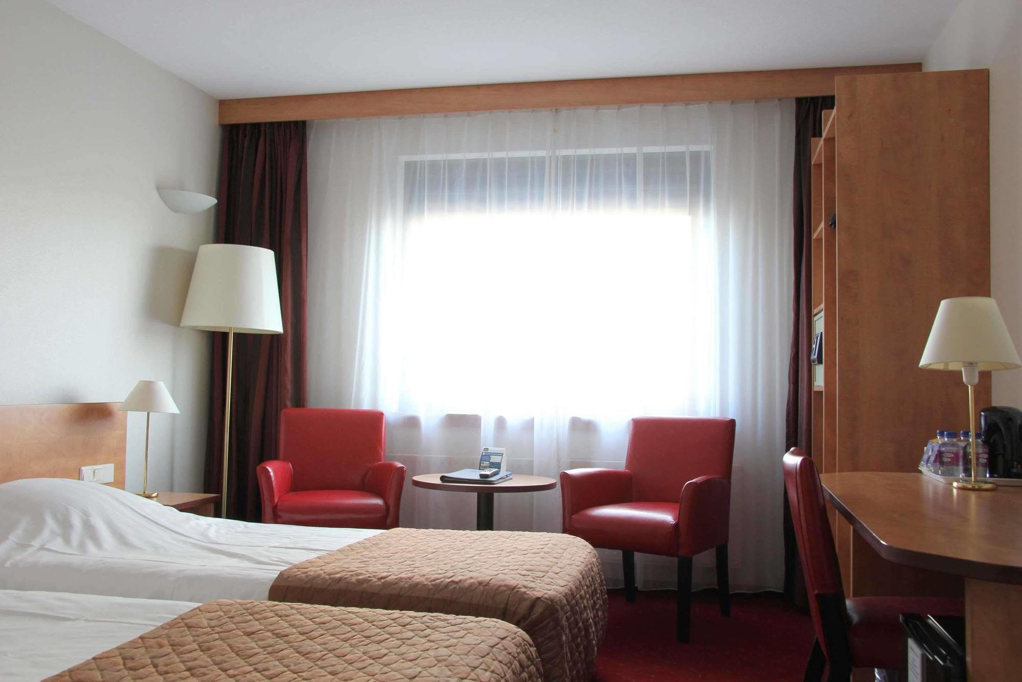 Western Amsterdam Airport Hotel 4*